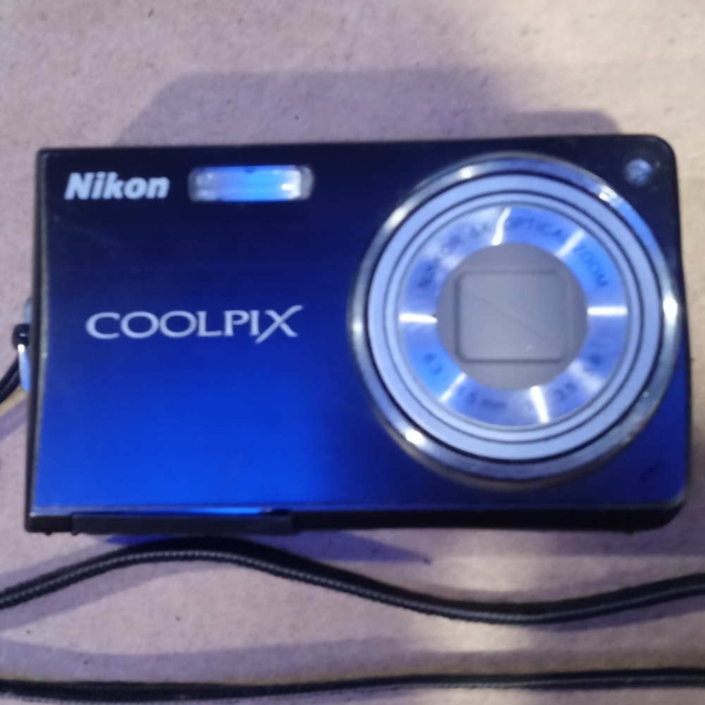 Nikon Coolpix S550 camera